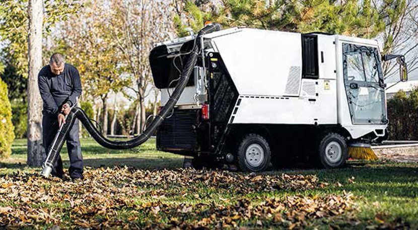 VACUUM ROAD SWEEPER (SMALL)